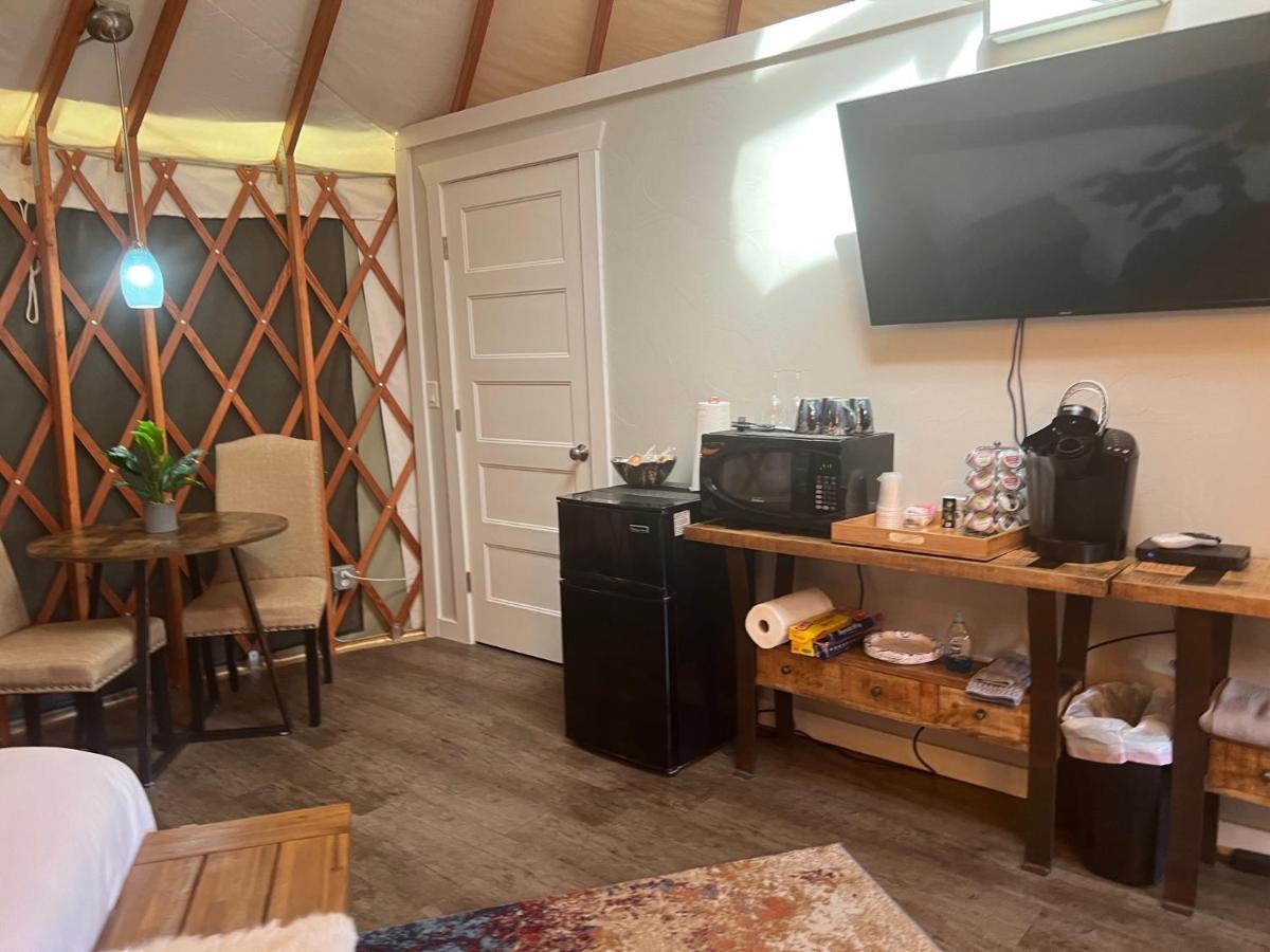 Escalante Yurts - Luxury Lodging エクステリア 写真
